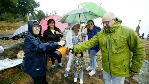 Pese a la lluvia ca�da durante la noche y a primera hora de la ma�ana, muchos romeros subieron a la cima del monte San Roque para cumplir con la tradici�n; algunos incluso tomaron el chocolate