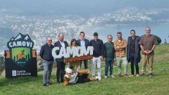 Mart�n Vale, Xos� Merelles, Mari�a Gueimunde, Javier Arias, Horacio Albo, Vicente V�zquez, Pedro Esmor�s, Alejandro L�pez y Felipe Mart�nez, con Golpi�o abajo, en la presentaci�n en el monte San Roque.