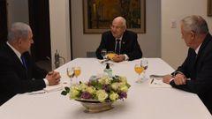 El presidente Rivlin, durante la reuni�n del 25 de marzo con Netanyahu y Gantz