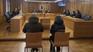 La madre de la v�ctima, M.E.V., y el hombre que pagaba para violarla, M.F.S., aceptaron penas reducidas este jueves en el juicio, celebrado en la Audiencia Provincial de Lugo