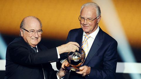 Beckenbauer despus de recibir la Distincin Presidencial de la FIFA en el 2013