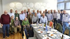 Antiguos alumnos de la promoci�n 1958-1965 de los Maristas de A Coru�a