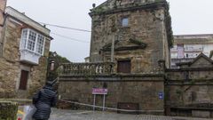 La capela do Bo Suceso de Fisterra, ayer mismo, con su entorno precintado