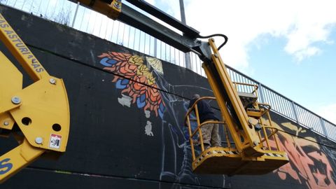 Uno de los artistas, en pleno proceso de creaci�n