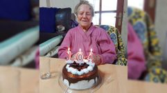 Pura D�az P�ramo celebr� su 104 cumplea�os en su casa de Santiorxo