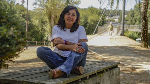 Elena Candia, ao p&eacute; do r&iacute;o Mi&ntilde;o, en Lugo, un espazo que respecta a identidade da cidade e &laquo;no que respiras doutra maneira e colles moitas forzas&raquo;.