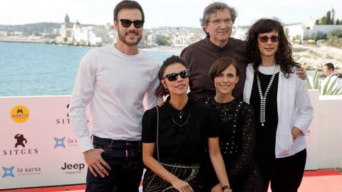 El actor Daniel Grao, el director Gerardo Herrero,  la productora Mariela Besuievsky y las actrices Maribel Verd y Aura Garrido, este lunes en Sitges, donde presentaron el filme El asesino de los Caprichos