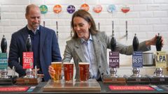 Kate Middleton, junto a el pr�ncipe Guillermo, visitando una f�brica de cerveza en Londres