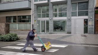 Exterior de la tienda de zapatillas exclusivas de la calle Emilia Pardo Baz�n que serv�a de tapadera para una red dedicada al narcotr�fico