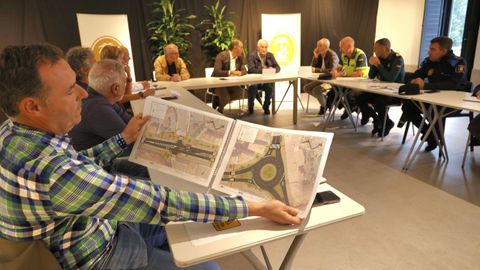 Reuni�n para coordinar la regulaci�n del tr�fico durante las obras de humanizaci�n de la carretera PO - 308 