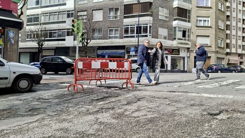 Imagen de algunos de los baches que denuncia el PP