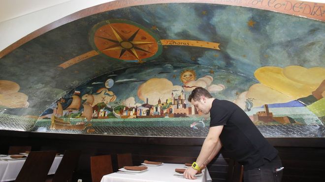 Mural de Lugr&iacute;s en un antiguo restaurante de la calle de los Olmos