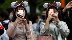 Visitantes en el parque Disney de Tokyo