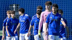 Los jugadores del juvenil A del Real Oviedo, antes del partido contra el Val Mi�or