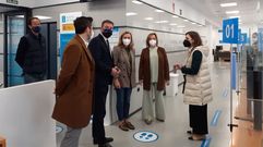 El delegado de la Xunta en A Coru�a, Gonzalo Trenor, con la concejala Mar�a Teresa Deus, en la oficina de empleo