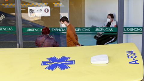 Entrada de urgencias del hospital Montecelo, en Pontevedra