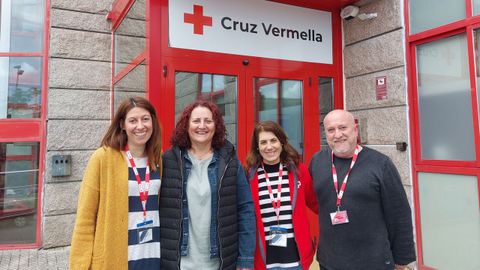 La psicóloga Raquel, la usuaria Rosa, la trabajadora social María José y el psicólogo Jesús en Cruz Roja