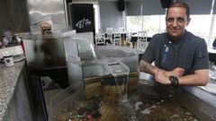 Jorge Rama, presidente de la asociacin de hostelera de Muros, en su restaurante Enxebre, en Louro.