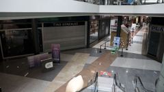 Las actuales restricciones obligan a los centros comerciales a cerrar durante el fin de semana