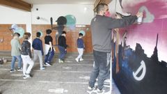 El grafitero Camilo Gonz�lez da Silva acudi� al Juan de L�ngara para crear un mural