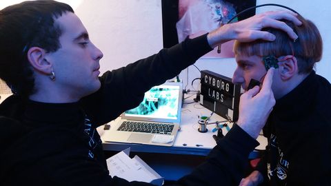 Implante de un componente electr�nico en el cuerpo