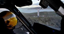 Vista del faro de Meir�s, donde ocurri� la tragedia, desde el helic�ptero �Pesca 2� de la Xunta de Galicia.