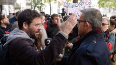 El dimitido Albano Dante Fachim, entre el m�s de un centenar de diputados, senadores y militantes de base de ERC, la CUP y el PDECat que estaban a las puertas del Supremo. 