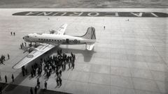 Un DC-4 del Ministerio del Aire traslad� a A Coru�a a las autoridades franquistas, pilotado por el teniente coronel Emilio Garc�a Conde, profesor del entonces pr�ncipe Juan Carlos y futuro jefe de Estado Mayor del Ej�rcito del Aire, seg�n recogi� en una informaci�n el periodista Carlos Fern�ndez.