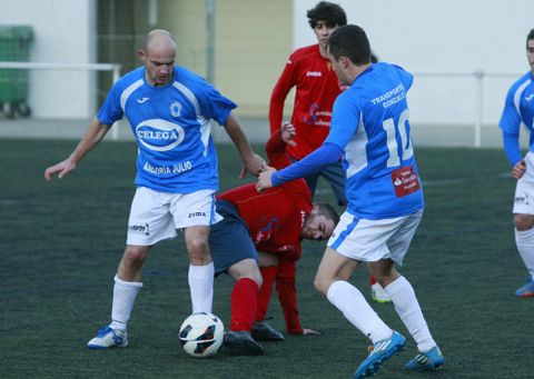 El partido de ida que se disput� en el campo de O Sango�edo fue intenso e igualado. 