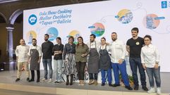 Foto de familia de los participantes con la directora de Turismo de Galicia, Nava Castro
