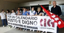La primera de las concentraciones tuvo lugar ayer, de 10.30 a 11 horas, ante el centro hospitalario. 