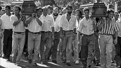 Funeral de varios de los mineros fallecidos en el accidente del Pozo Nicolasa. Mieres. Asturias 1995