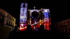 Los pases de  video mapping  ofrecieron una singular imagen de la art�stica praza do Tapal
