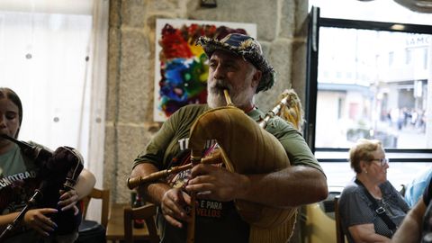 Cantos de taberna en Guitiriz en el primer d�a del Festival de Pardi�as 2026