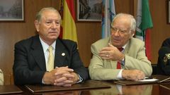 Felisindo L�pez, a la izquierda, en una visita a A Estrada en el 2004