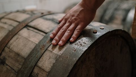 Un barril de cerveza. Actualmente a�n se destila cerveza artesanalmente de forma similar a como se hac�a anta�o