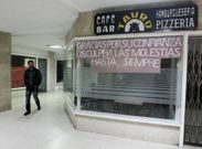 Con este cartel se despidi�, de un d�a para otro, la pen�ltima de las hamburgueser�as cl�sicas. 