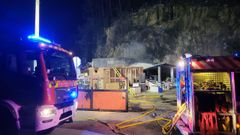 Imagen del incendio de este domingo en el punto limpio de Foz