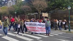 Opositores que aprobaron en el 2019 protestando ante el Parlamento para pedir que se resuelvan sus procesos selectivos