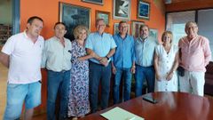 Alfredo García (en el centro) compareció junto a su sucesor, Aurentino Alonso, y otros miembros de su equipo