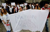 Las amenazas del acompa�ante de una paciente han motivado ya dos protestas ante el hospital.
