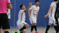 Bruno Gomes celebra su tanto, que sirvi� para abrir el marcador 