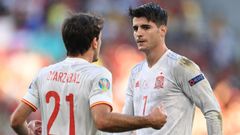 Mikel Oyarzabal y �lvaro Morata, en el partido