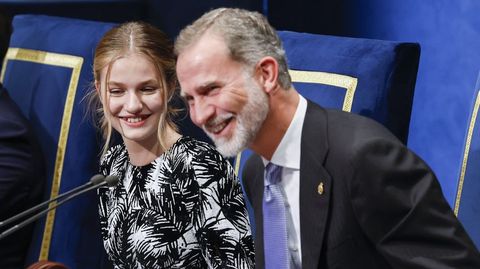 Leonor y su padre, Felipe VI, en los premios Princesa de Asturias.