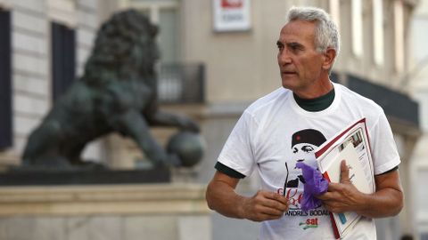 El diputado de Unidos Podemos Diego Ca�amero acudiendo al Congreso con una camiseta en la que pide libertad para Andr�s B�dalo.
