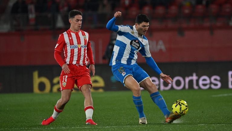 Lance del encuentro entre el Almer�a y el D�por.