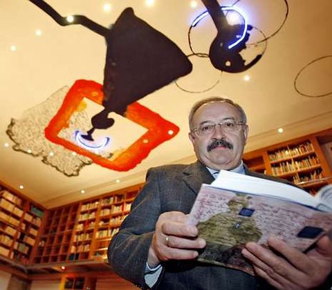 O libro de Villares incorpora feitos recentes da historia.