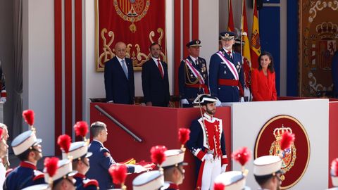 Los Reyes Don Felipe y Doa Letizia durante el desfile militar con motivo del Da de las Fuerzas Armadas