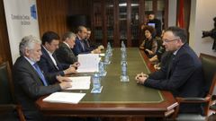 El Conselleiro maior de Contas y los representantes de las diputaciones firmaron el aciuerdo en Santiago