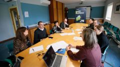 Los alcaldes de la��raia� durante la reuni�n